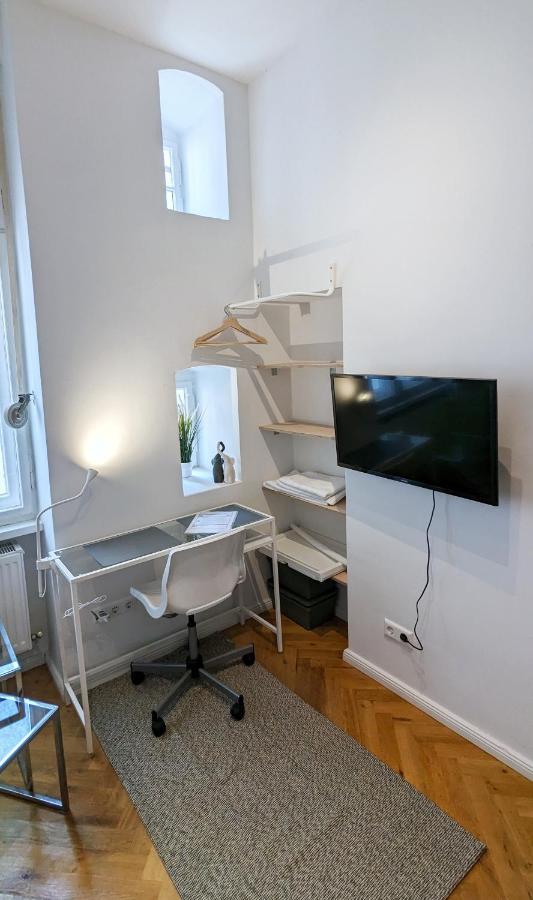 Central, Cozy, Designed 1-br At Akazienkiez Appartement *
