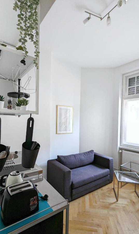 Central, Cozy, Designed 1-br At Akazienkiez Appartement Berlijn