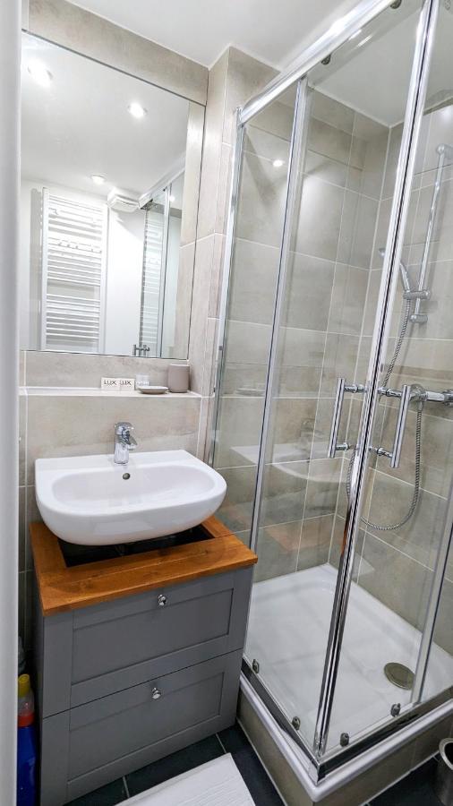 Central, Cozy, Designed 1-br At Akazienkiez Berlijn