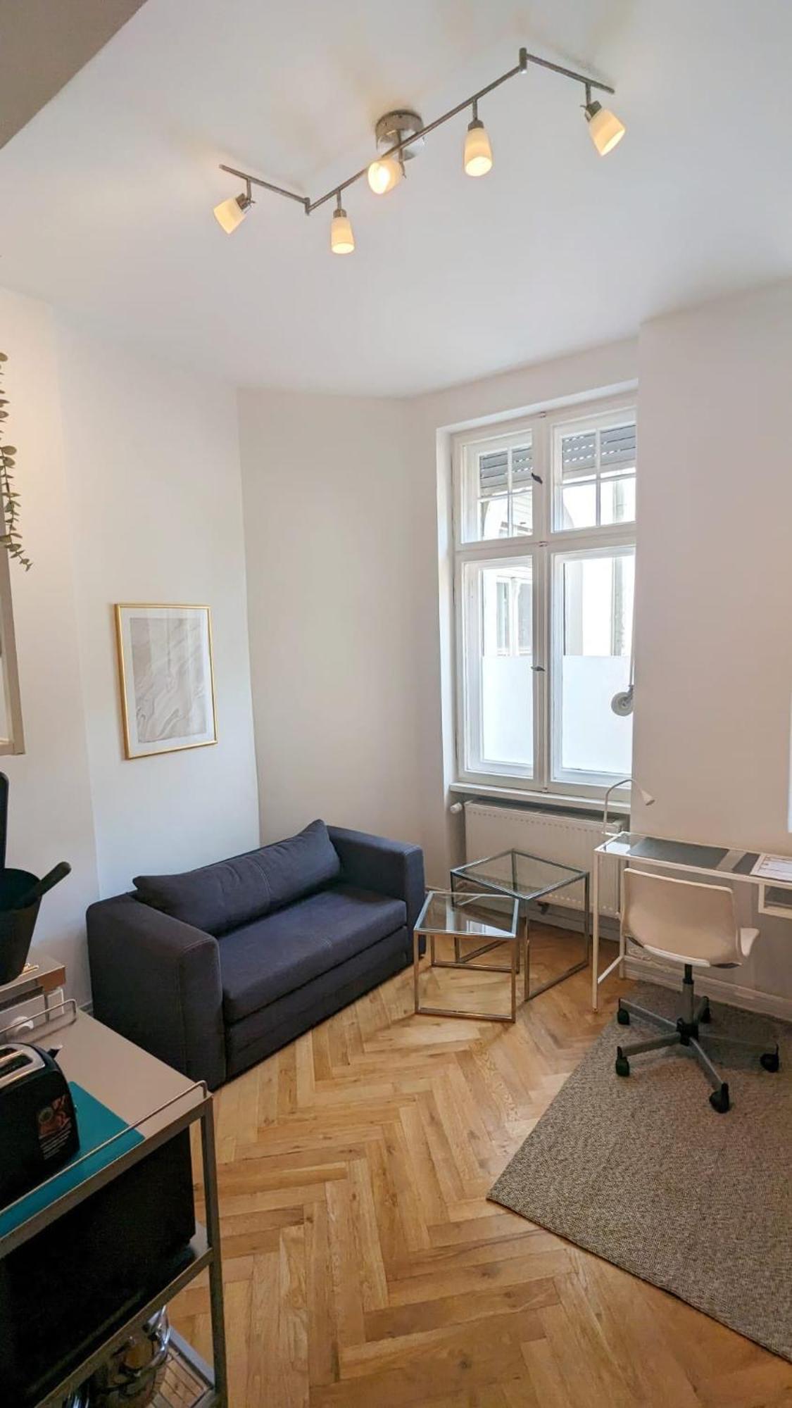 Central, Cozy, Designed 1-br At Akazienkiez Appartement Berlijn